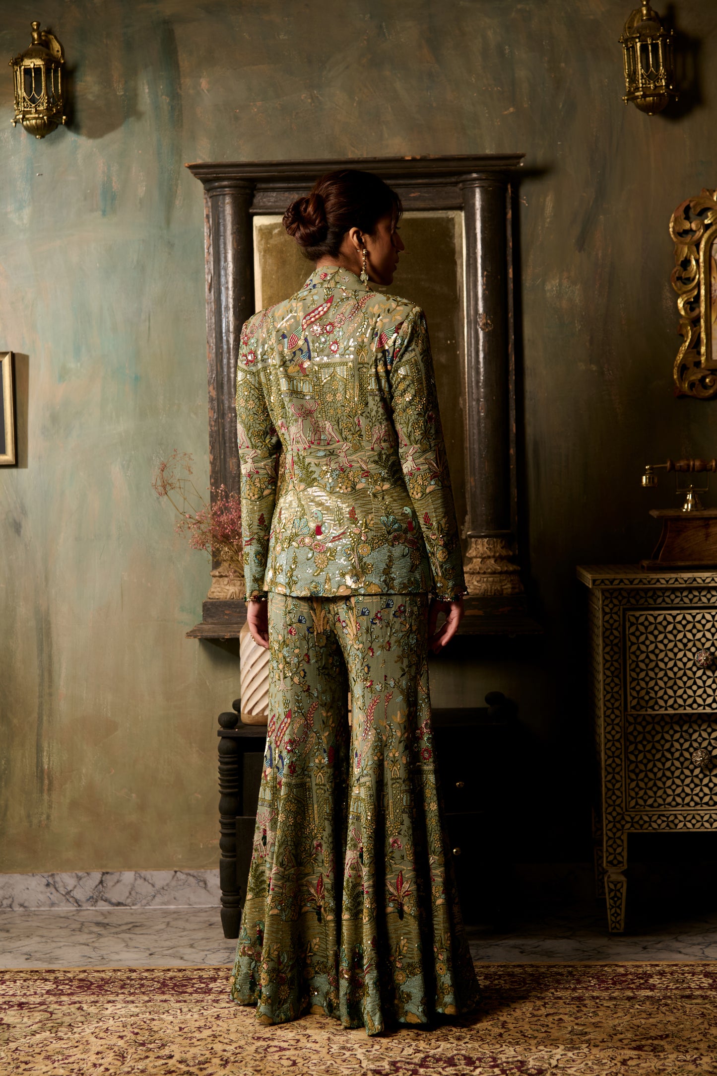 CUTWORK LEHAR CUFF DRAPE