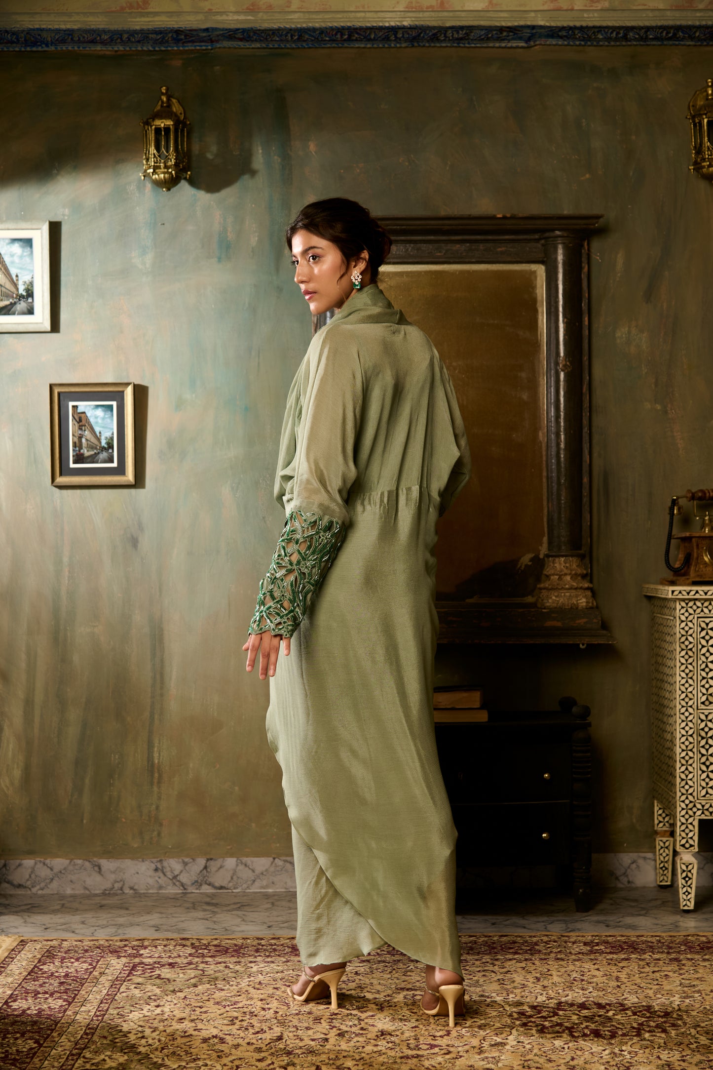 CUTWORK LEHAR CUFF DRAPE
