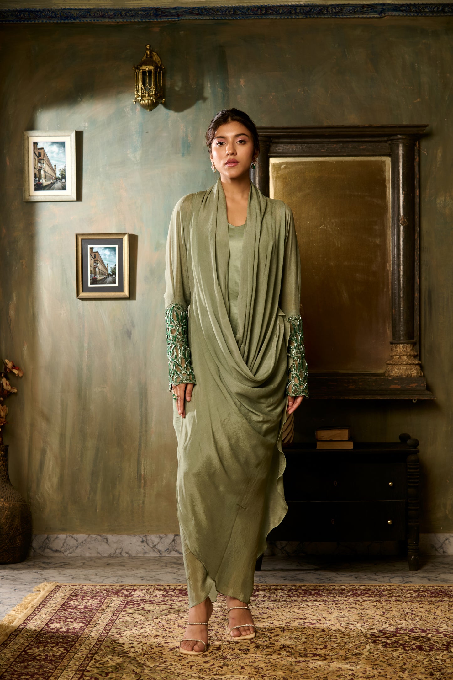CUTWORK LEHAR CUFF DRAPE